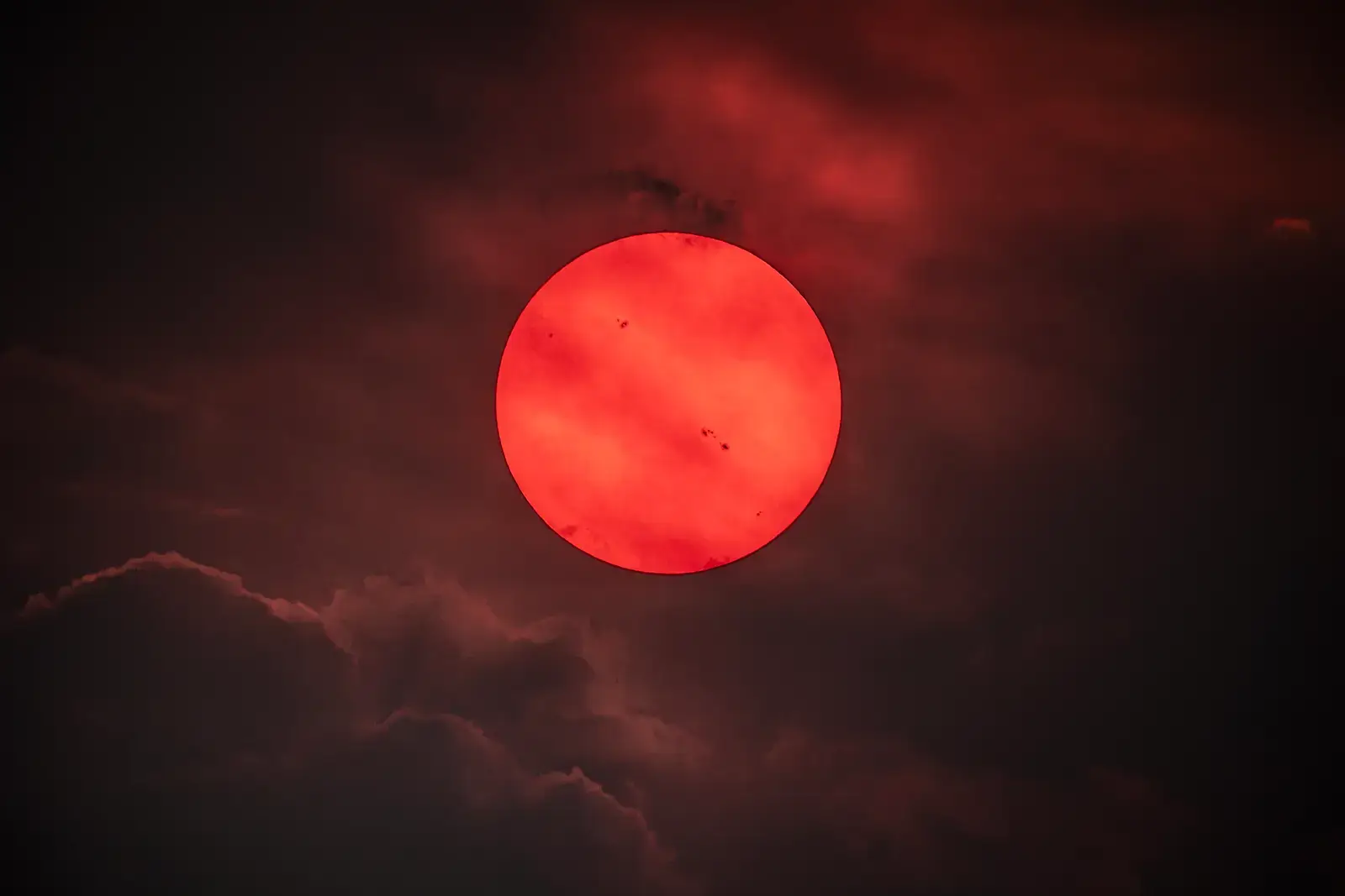 2026-07-30-red_sun.jpg